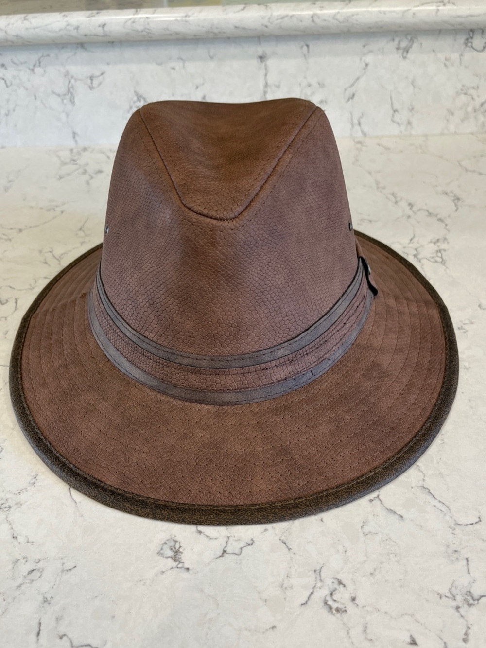 Men's Vegan Leather Hat with Contrast Band Size Medium